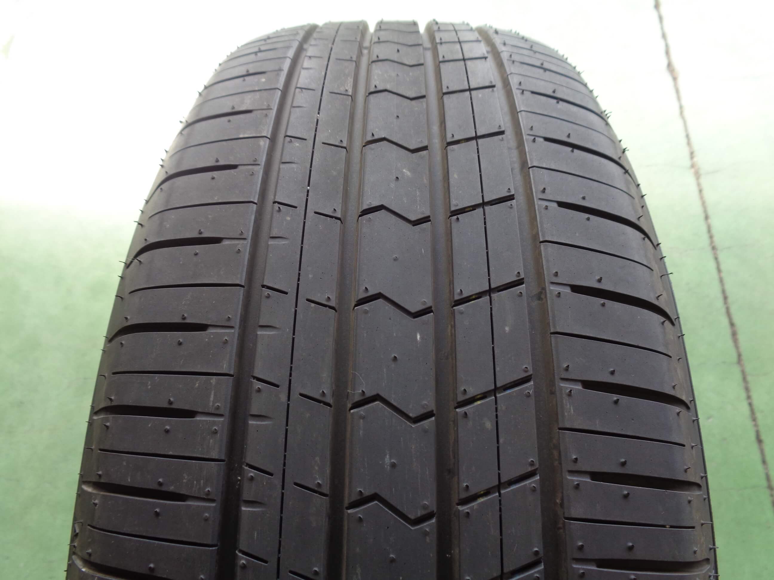 ショップ 225/40R18 中古タイヤ 22000円 工賃込み、税込み、大阪府和泉市